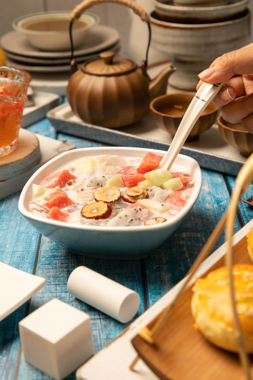 椰奶清補(bǔ)涼 夏季消暑的醇美甜品與攝影藝術(shù)